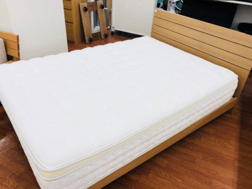 家具のベッド
