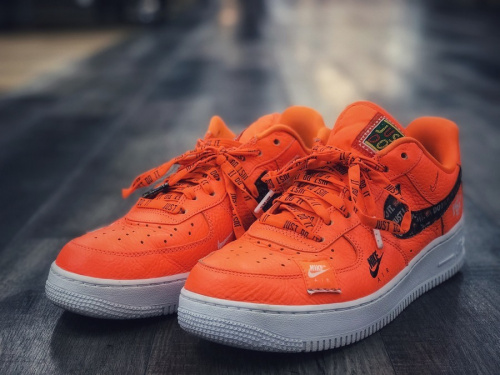 エアフォース１　オレンジのナイキ　中古　買取