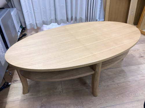 中古家具のテーブル