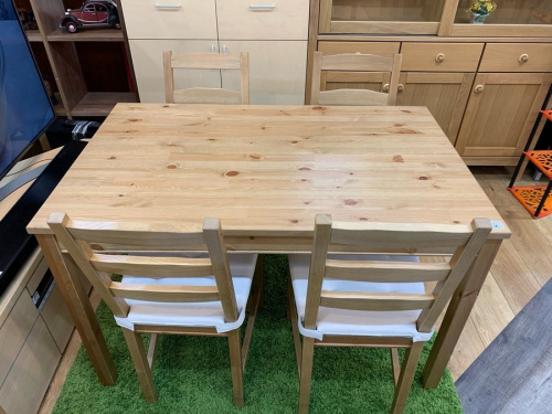 ダイニングセットの家具