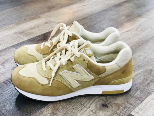 スニーカーのニューバランス