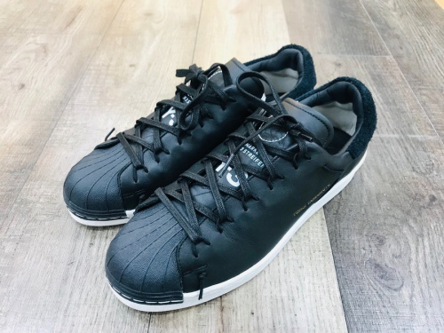 スニーカーのワイスリー