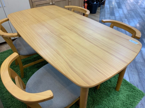 中古家具のダイニングセット