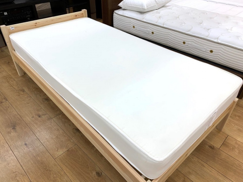 中古家具のベッド