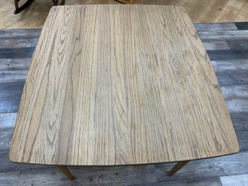 ダイニングテーブルのMOMO NATURAL