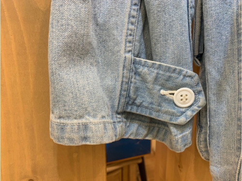 アウターのCOMOLI