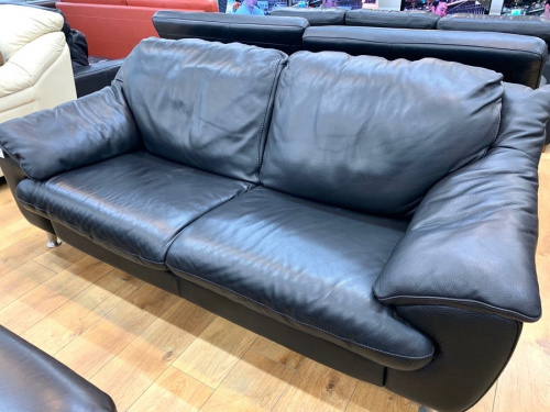 家具のレザーソファー