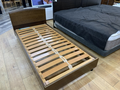 シングルベッドのカリモク