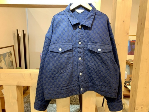 デニムジャケットのアウター