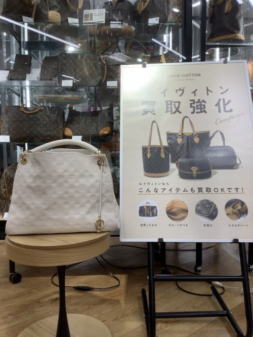 LOUIS VUITTON(ルイヴィトン) モノグラムアンプラント（M93449）が買取