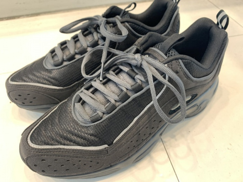 スニーカーのREEBOK(リーボック)