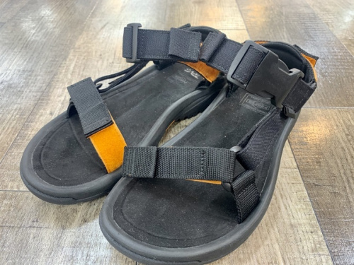 サンダルのTEVA×PORTER