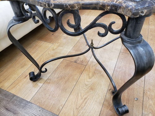 France Bedのサイドテーブル　中古