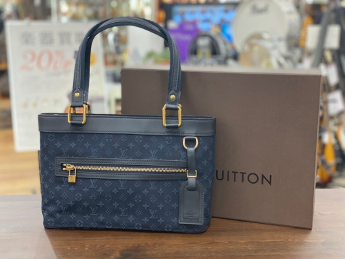 LOUIS VUITTON ルイ　ヴィトンのバッグ　財布