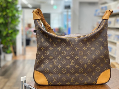 ブランド・ラグジュアリーのショルダーバッグ　LOUIS　VUITTON