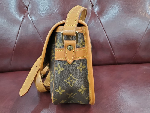 ショルダーバッグのM42250