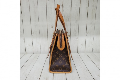 ショルダーバッグのモノグラム