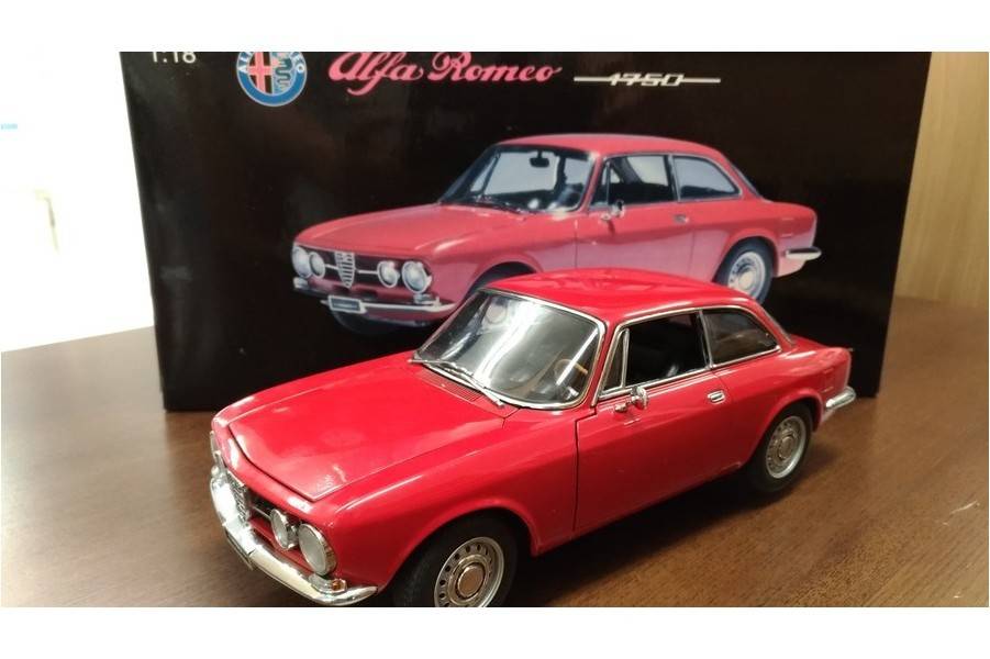 AUTOart Millennium 1967 Alfa Romeo 1750 1/18 Scale Model