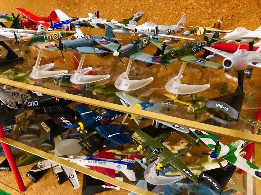 魅力的！】戦闘機のコレクションケースセットが買取入荷致しまし