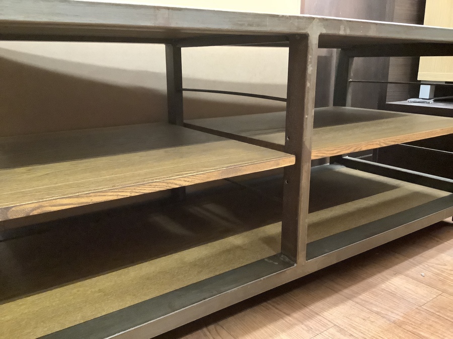 a.depeche(アデペシュ)のヴィンテージ加工テレビボードを買取入荷致し a.depeche(アデペシュ)のヴィンテージ加工テレビボードを買取入荷致し