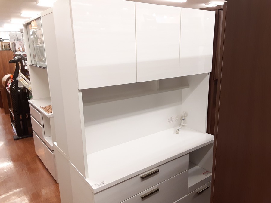 ニトリ　レンジボード　3枚扉　ソレル　売ります！取りに来れる方限定！ ニトリ 3枚扉 キッチンボード ソレル 120KB 買取入荷いたしました