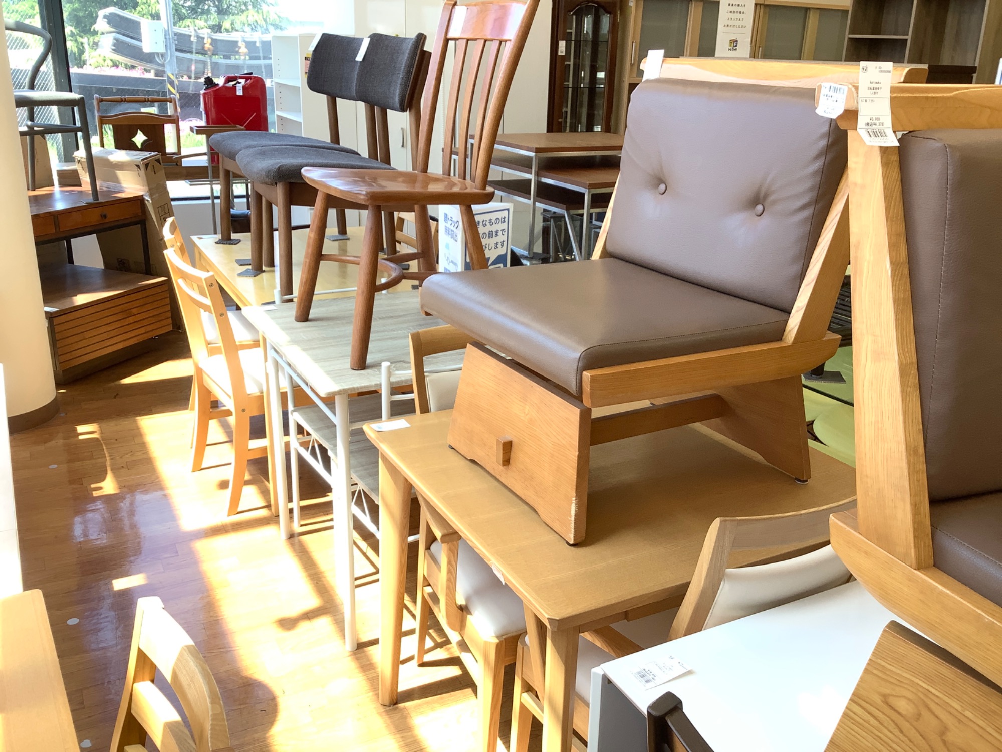 涼しげでおしゃれ♪KAJA（カジャ）の3人掛けカウチソファを買取入荷