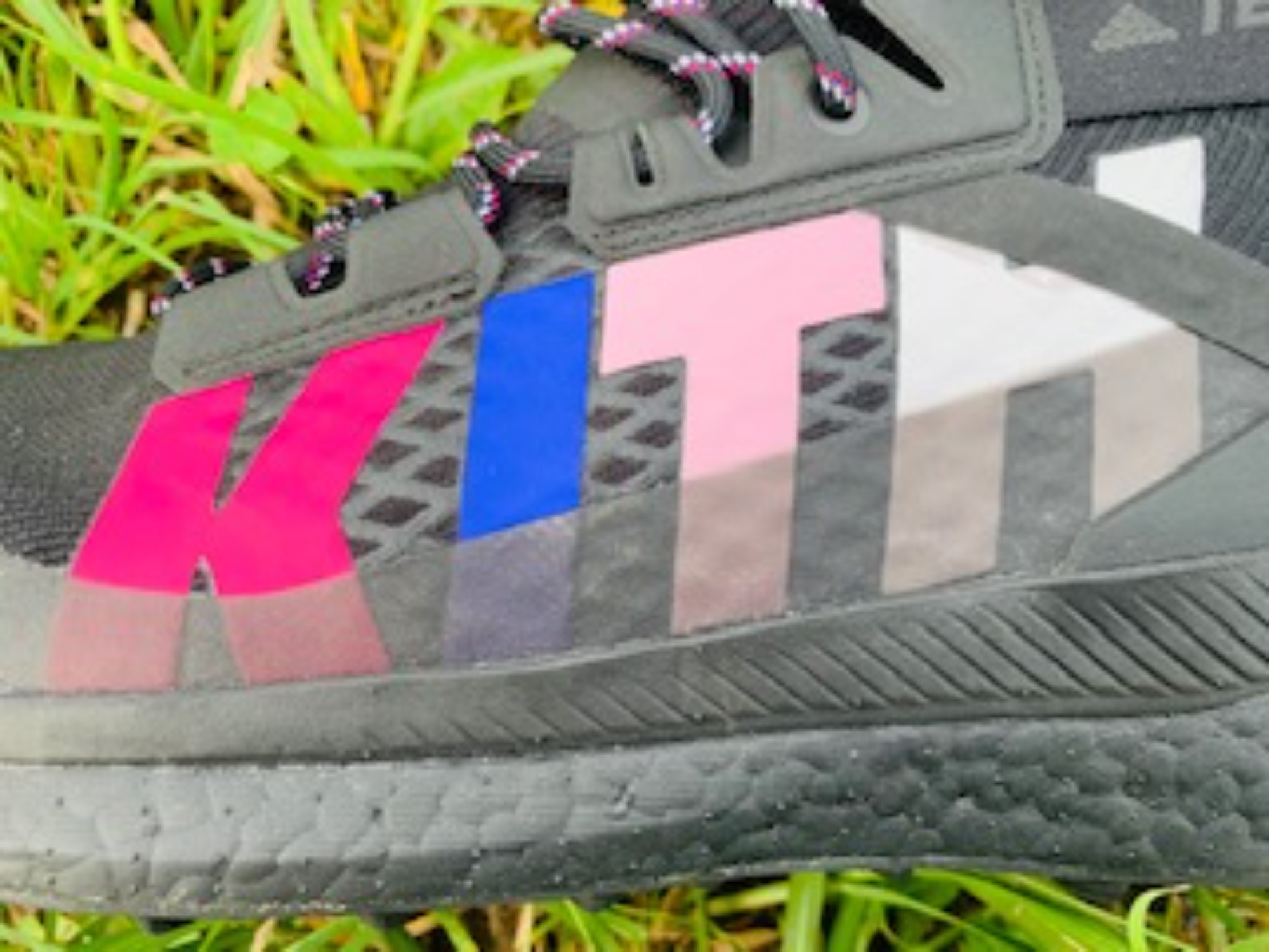 スニーカー続々入荷中！adidas(アディダス)×KITH（キス）コラボスニーカー入荷いたしました！！｜2023年05月25日｜リサイクルショップ  トレジャーファクトリー（トレファク）大船店