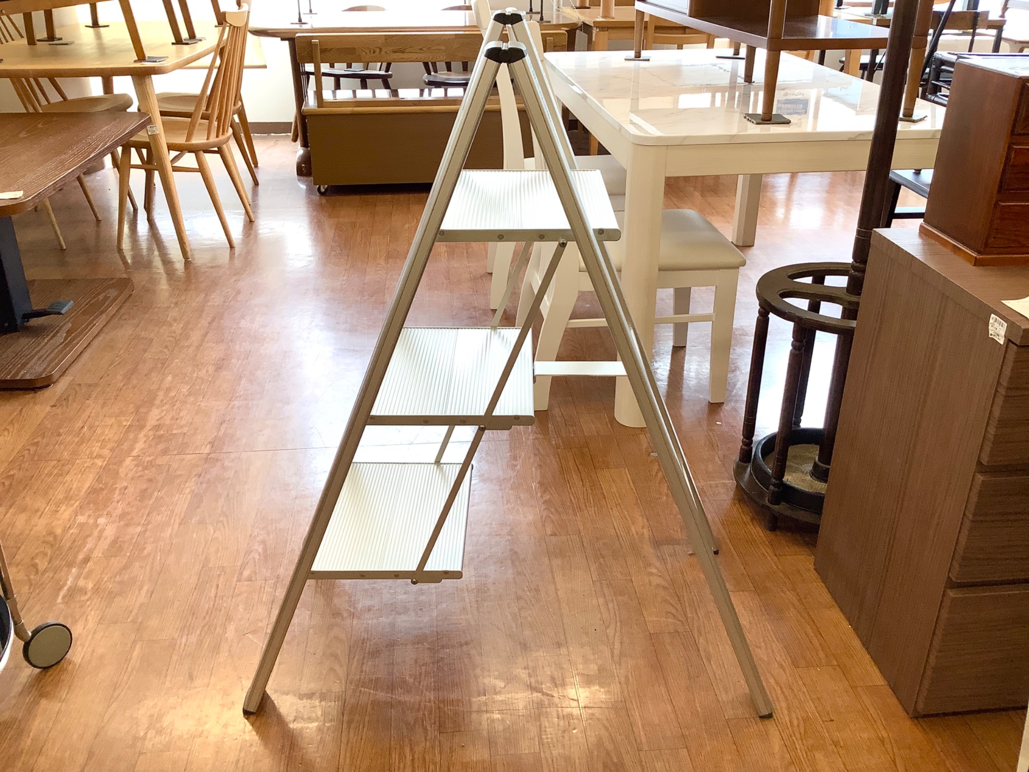 【ご来店限定】turn ladder　伸縮式脚立【トレファク秦野店】 ひとつあると便利♪Hasegawa（ハセガワ）の脚立を買取入荷致しました