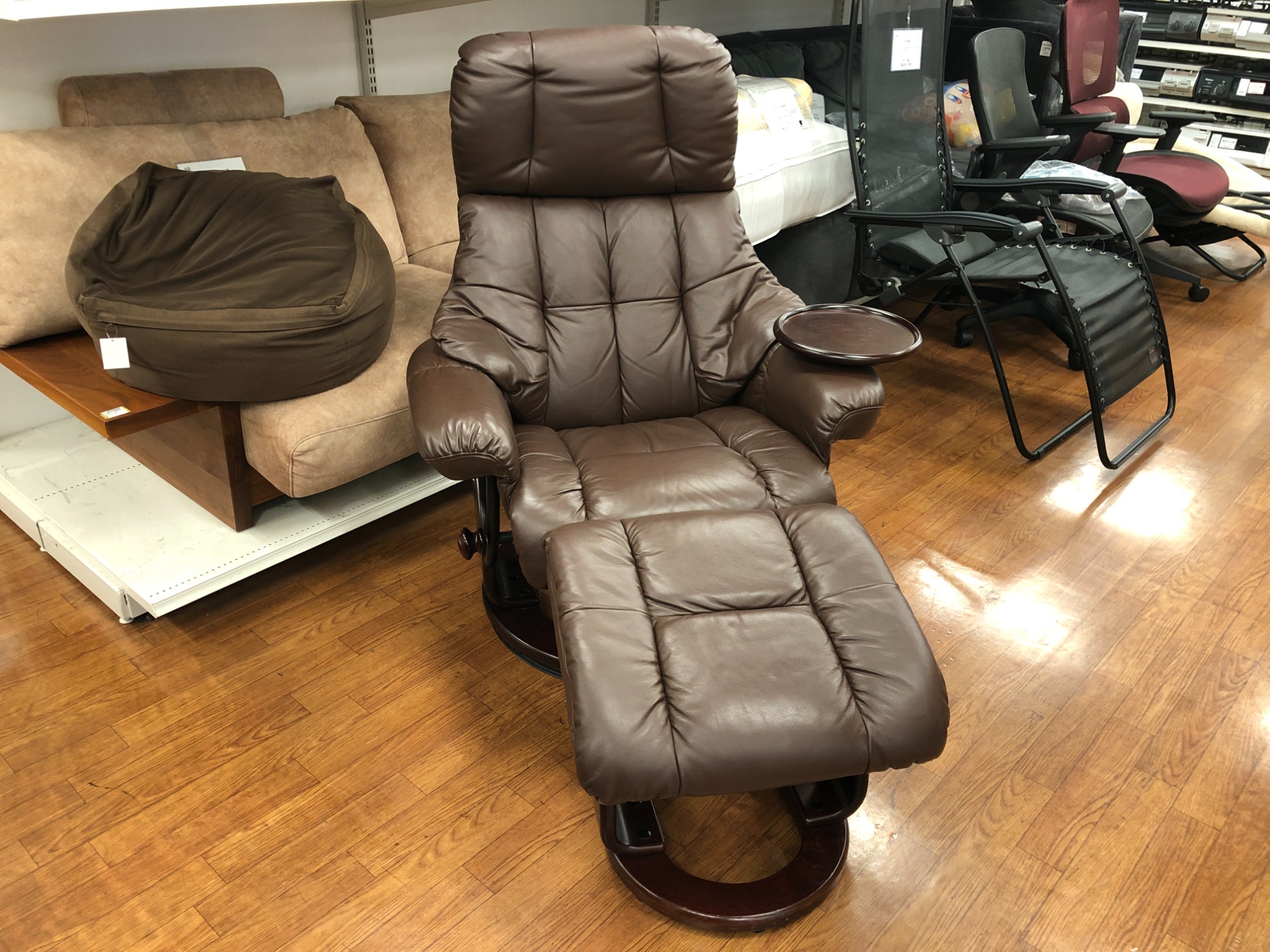 オットマン付きリクライニングチェアが買取入荷しました！！｜2025年05 