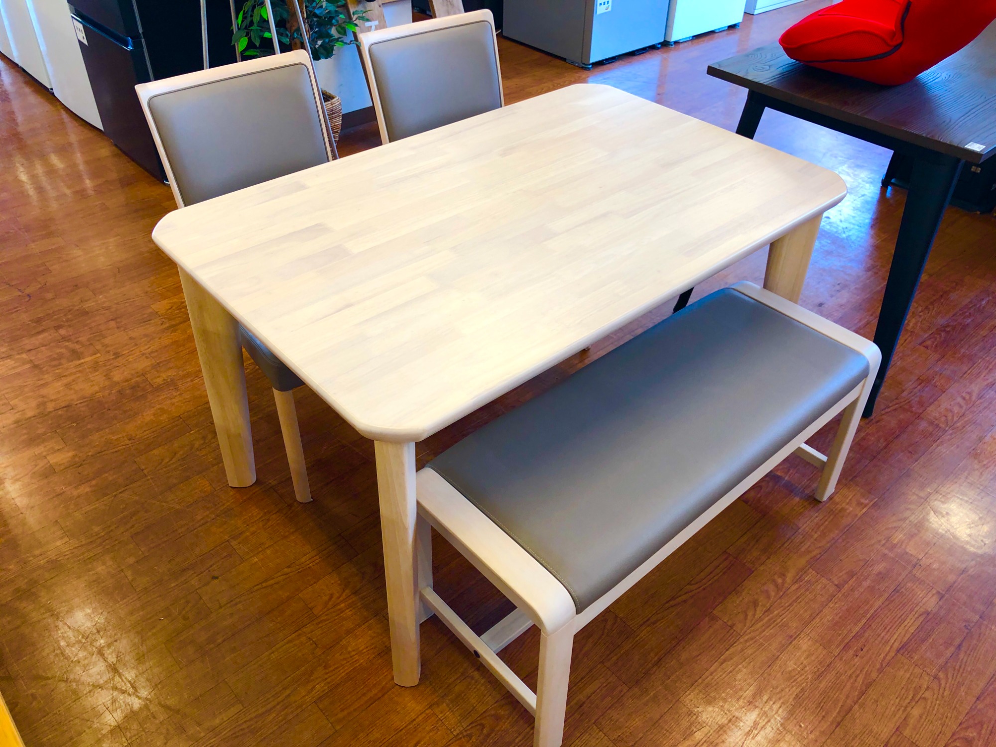 karimoku (カリモク) のダイニングセットが買取入荷致しました