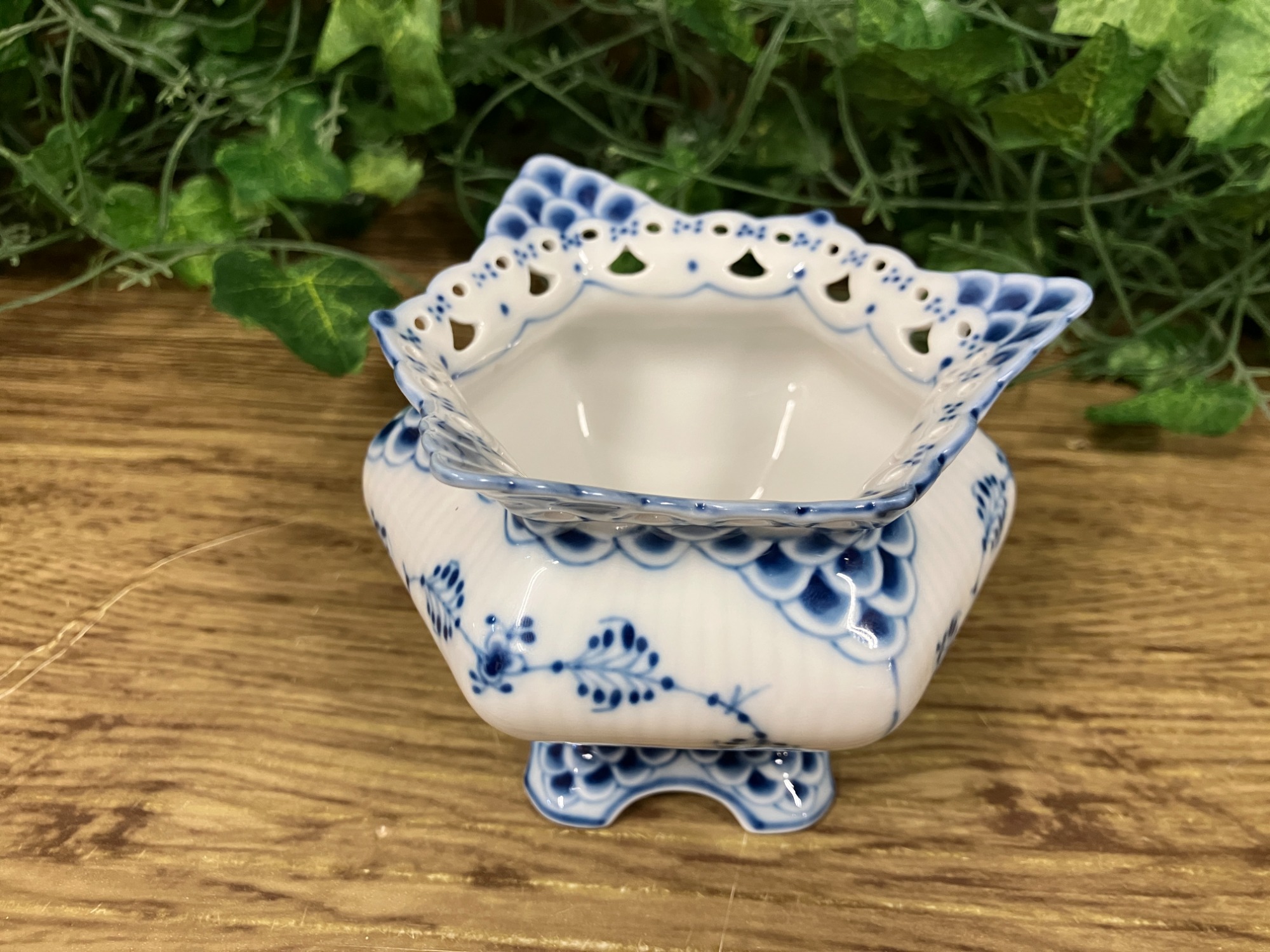 Royal Copenhagen (ロイヤルコペンハーゲン) ブルーフルーテッド