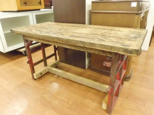 家具・インテリアのテーブル