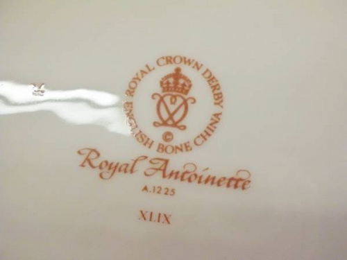Royal Crown DerbyのRoyal Antoinette