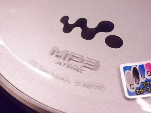 ポータブルCDプレーヤーのCDウォークマン