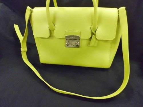 FURLAのプラダ(PRADA)
