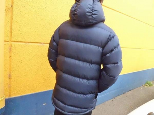 アウトドアウェアのダウンジャケット