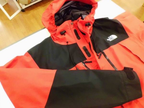 アウトドアのアウトドアウェア