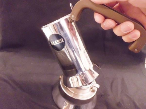 テーブルウェアのエスプレッソメーカー