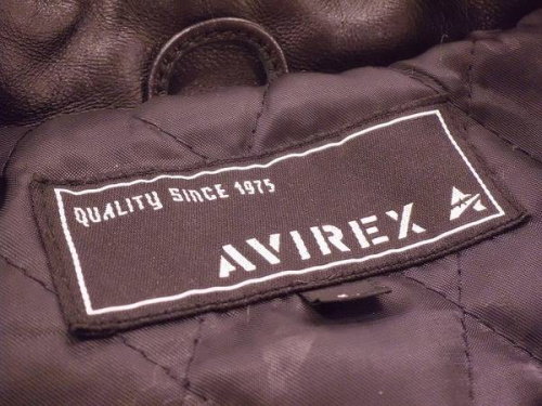 ジャケットのAVIREX