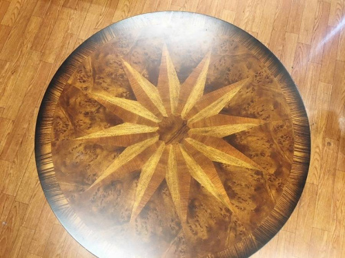 鎌倉　家具のラウンドテーブル