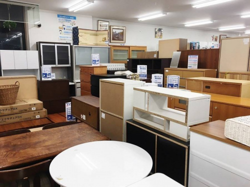 ラウンドテーブルの大船　家具