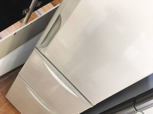 キッチン家電の3ドア冷蔵庫