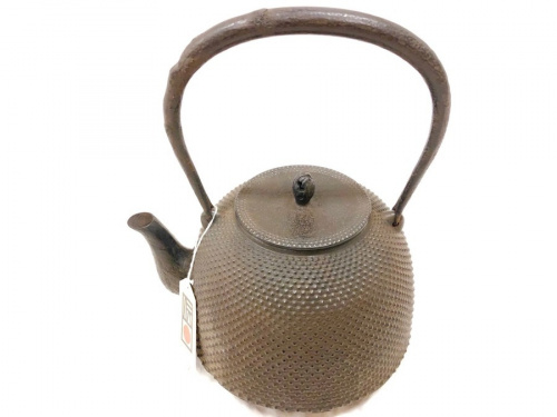 置物の南部鉄瓶