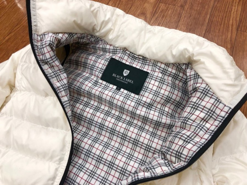 ジャケットのブラックレーベル