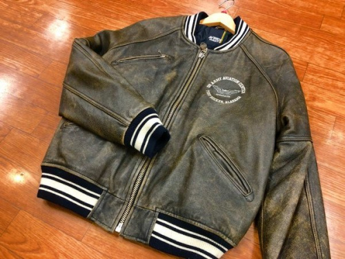 ジャケットのAVIREX