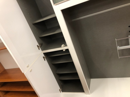 中古家具のテレビボード
