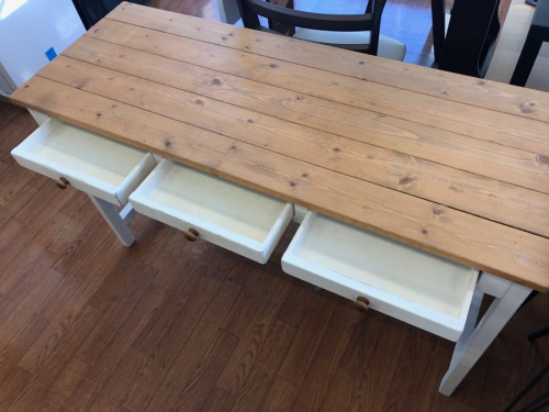 家具　中古のテーブル