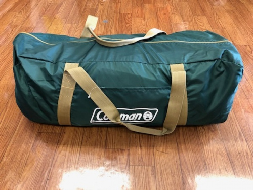 アウトドアのテント