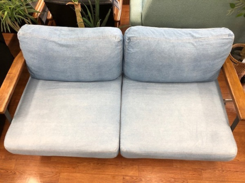 2人掛けソファーの東谷 アズマヤ