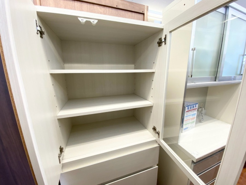 カップボード・食器棚のキッチンキャビネット